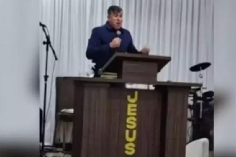 Pastor Sergio Carvinho antes de passar mal e morrer em culto evangélico (Imagem: WhatsApp/Reprodução)