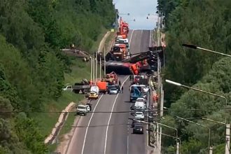 Ponte desaba na Rússia