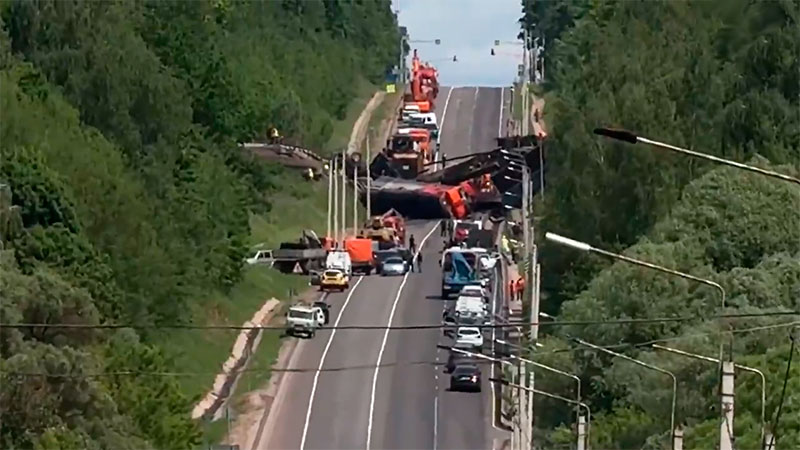 Ponte desaba na Rússia