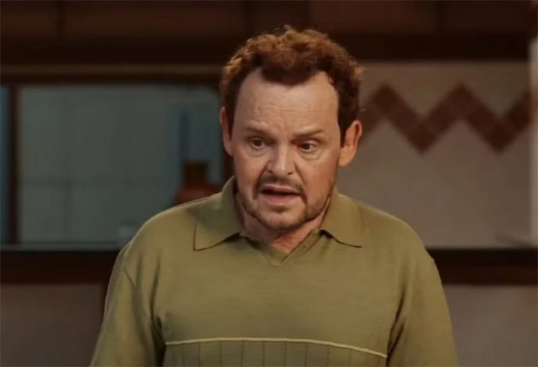 Ator Matheus Nachtergaele interpreta a personagem Poliana, que revela ser assexual (Imagem: TV Globo/Reprodução)