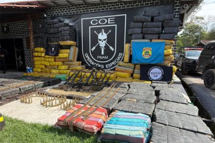 Droga apreendida em lanche de alta velocidade no Amazonas: sofisticação do tráfico (Foto: PF/Divulgação)
