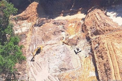 Área desmatada em parque nacional no Amazonas para exploração por garimpeiros (Foto: Ibama/Divulgação)