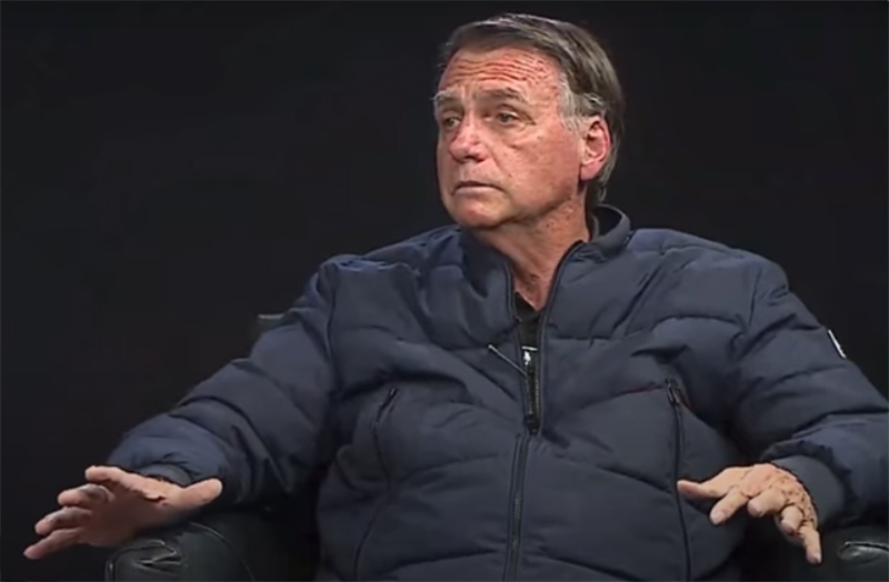 Ex-presidente Jair Bolsonaro diz que não pensa em deixar o Brasil (Imagem: Poder360/YouTube/Reprodução)