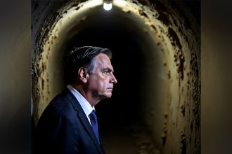 Bolsonaro busca luz no fim do túnel no julgamento do STF (Imagem gerada por IA)