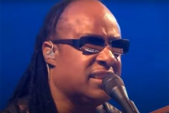 Cantor Stevie Wonder disse que perda da visão foi uma bênção (Imagem: YouTube/Reprodução)