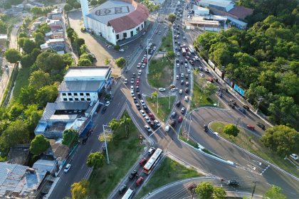 Cruzamento entre as avenidas Coronel Teixeira e Brasil onde será construído o viaduto (Foto: Giancarlo Silva/Semcom)