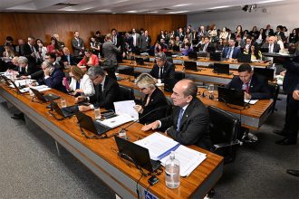 Senadores na Comissão de Constituição e Justiça: impasse sobre novo Código Eleitoral (Foto: Edilson Rodrigues/Agência Senado)