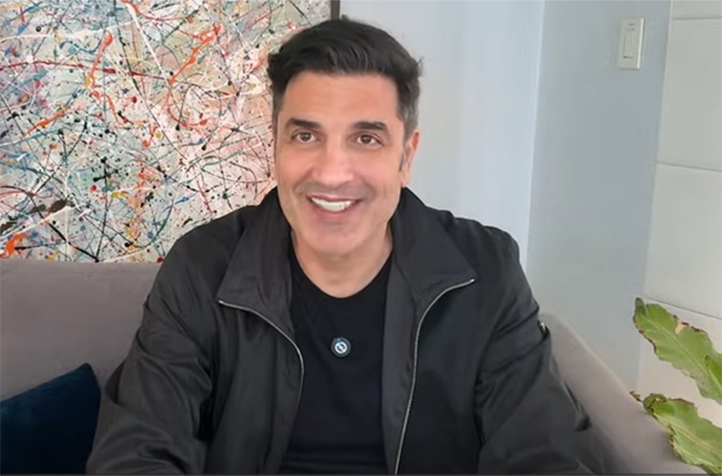 Edu Guedes agradeceu fãs por apoio para tratamento de câncer (Imagem: YouTube/Reprodução)