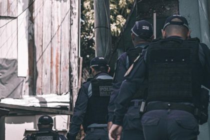 Companheiro da avó da criança foi preso pela Polícia Militar do Amazonas. (Foto: Divulgação/PMAM)
