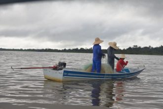Secas severas reduzem população de peixes nos rios do Amazonas e elevam preço do pescado (Foto: Arquivo/Ipaam)