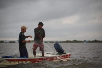 Pescadores do Amazonas enfrentam dificuldades com a escassez de peixes nos rios do estado. (Foto: Divulgação/Idam)