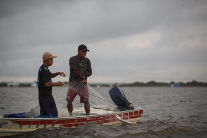 Pescadores do Amazonas enfrentam dificuldades com a escassez de peixes nos rios do estado. (Foto: Divulgação/Idam)