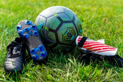 Futebol, bola e chuteiras