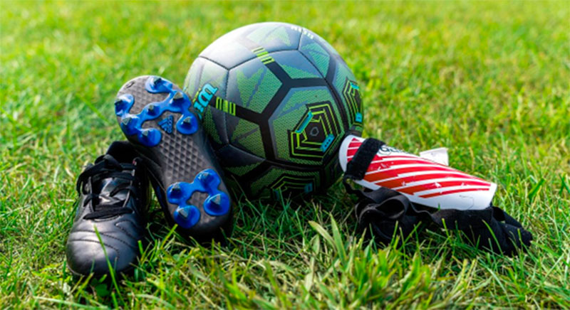 Futebol, bola e chuteiras