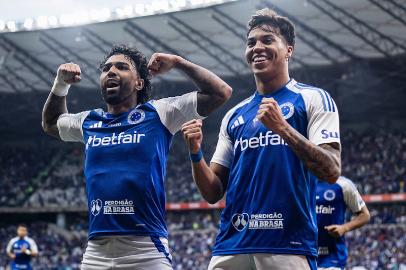 Gabigol e Kaio Jorge comemoram gol: Cruzeiro líder do Brasileirão (Foto: Gustavo Aleixo/Cruzeiro FC)