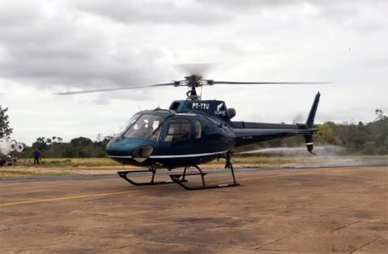 Helicóptero idêntico ao que caiu: aeronave estava em local de difícil acesso (Foto: Voare/Divulgação)