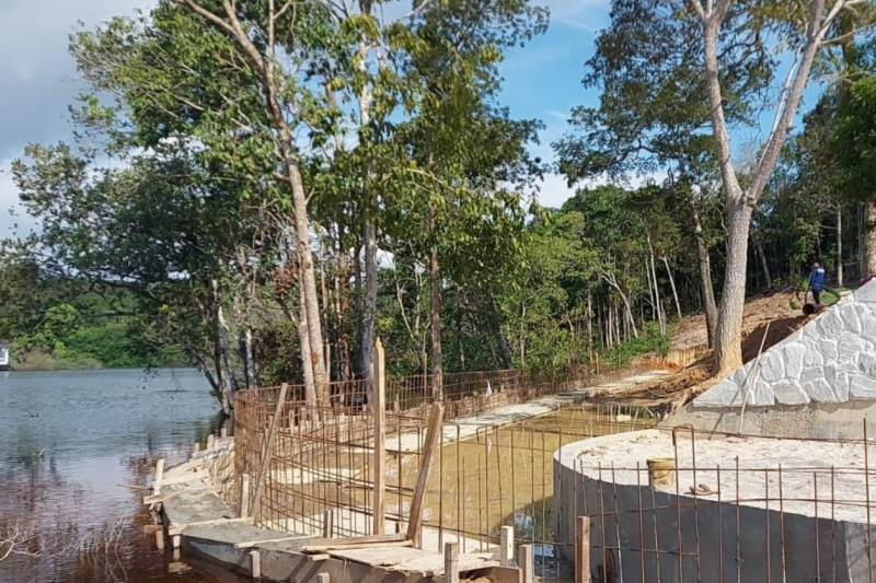 Obra de muro de contenção foi embargada pelo Ipaam (Foto: Ipaam/Divulgação)