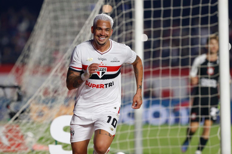 Luciano fez os dois gols da vitória do São Paulo (Foto: Rubens Chiri/São Paulo FC)