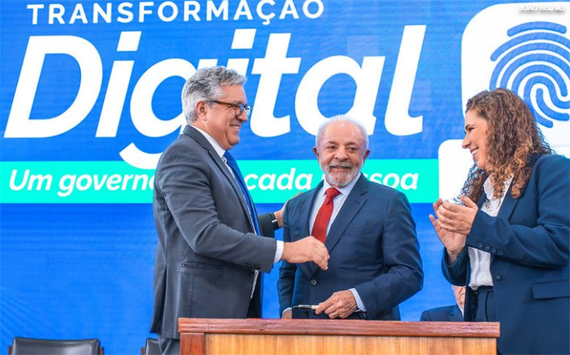 Presidente Lula com os ministros Alexandre Padilha e Esther Dweck lançam rede de dados do SUS (Foto: João Risi/Ministério da Saúde)