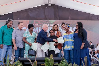 Presidente Lula entrega títulos de propriedades a quilombolas: reconhecimento do direito à terra (Foto: Renato Menezes/Ascom AGU)