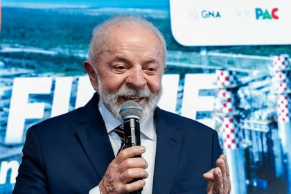 Presidente Lula ao discursar em inauguração de usina a gás: 'Bolsonaro não merece sacrifício do povo brasileiro' (Foto: Ricardo Stuckert/PR)