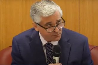 Steven Levitsky elogia atuação do STF na defesa da democracia e compara com os EUA (Imagem: YouTube/Reprodução)