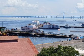 Orla de Manaus: nível do Rio Negro desce 1,5 cm por dia, em média (Foto: Milton Almeida/AM ATUAL)