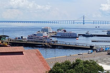 Orla de Manaus: nível do Rio Negro desce 1,5 cm por dia, em média (Foto: Milton Almeida/AM ATUAL)