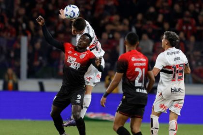 São jogou mal e perdeu no tempo normal e nos pênaltis (Foto: Rubens Chiri/Saopaulofc.net)