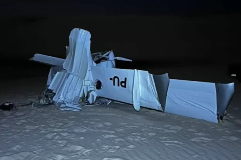Destroços do avião em área de dunas nos Lençóis Maranhenses (Foto: PMAM/Divulgação)