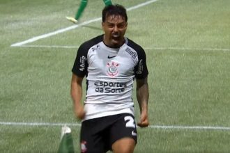 Matheus Bidu vibra ao marcar o primeiro gol do Corinthians (Imagem: GE/YouTube/Reprodução)