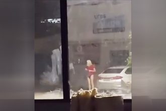 Pastor Eduardo Costa em nova aparição de calcinha e peruca loira (Imagem: Instagram/Reprodução)