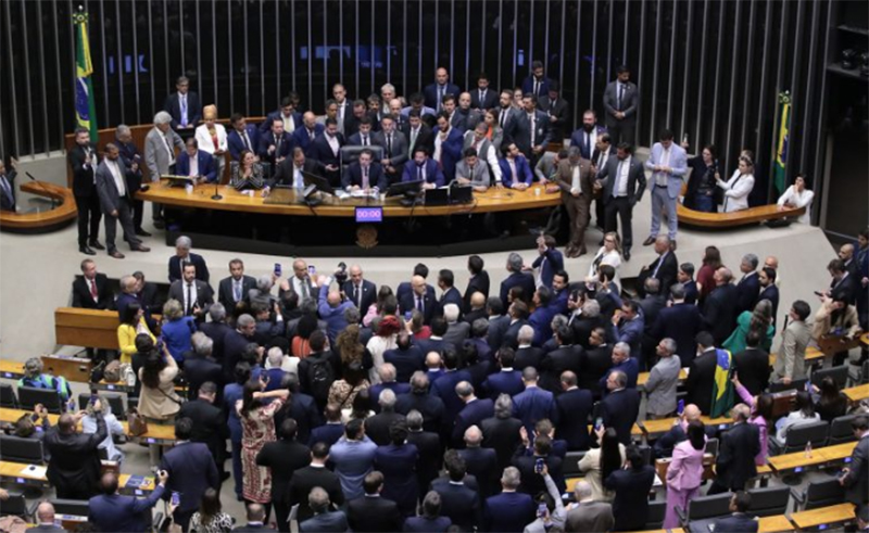 Deputado Hugo Motta ao retomar comando da Mesa Diretora da Câmara com apoio do plenário (Foto: Bruno Spada/Agência Câmara)