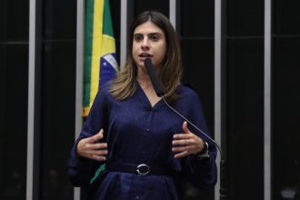 Deputada Camila Jara é alvo do PL por suposta agressão a colega de plenário (Foto: Bruno Spada/Agência Câmara)