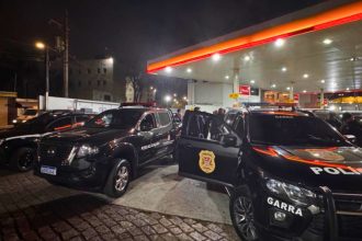 Polícia Federal em posto de combustível alvo de investigação: criem organizado (Foto: Sefaz-SP/Divulgação)