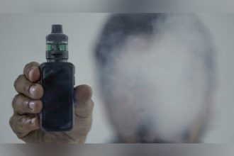 Cigarro eletrônico é proibido no Brasil, mas redes sociais anunciam dispositivos de fumo (Foto: Ministério da Justiça/Divulgação)