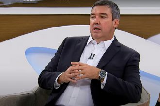 Eduardo Riedel é o último governador do PSDB a deixar o partido (Imagem: TV Cultura/Reprodução/YouTube)