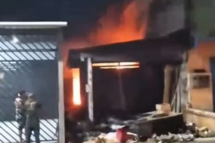 O Corpo de Bombeiros foi acionado para atender a ocorrência que assustou moradores (Foto: Reprodução/WhatsApp)