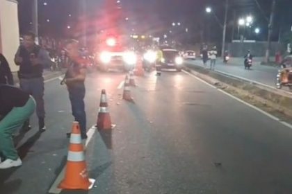 O acidente aconteceu na Avenida Torquato Tapajós, na zona Norte da cidade (Foto: WhatsApp/Reprodução)