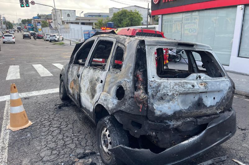 Bombeiros apagaram fogo e realizaram o rescaldo (Foto: WhatsApp/Reprodução)