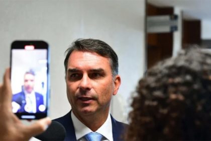 Flávio Bolsonaro apresentou pacote de paz contra o STF (Foto: Edilson Rodrigues/Agência Senado)