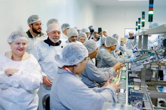Presidente Lula conheceu laboratório da Hemobrás que vai produzir medicamentos (Foto: Ricardo Stuckert/PR)