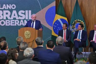 Presidente Lula lançou o Plano Brasil Soberano de apoio a empresas afetadas por tarifaço dos EUA (Foto: José Cruz/ABr)