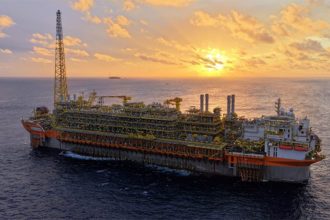 Plataforma da Petrobras na Bacia de Campos: maior produção de petróleo (Foto: Petrobras/Divulgação)