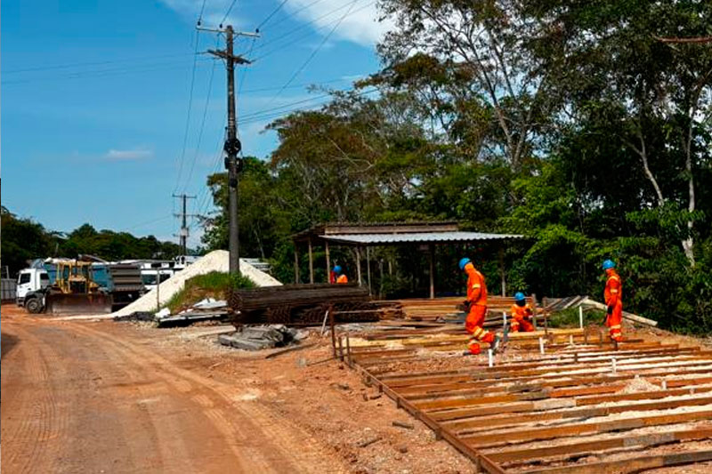 Obras da ponte sobre o Rio Autaz Mirim