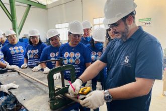 Curso de bombeiro hidráulico é gratuito (Foto: Águas de Manaus/Divulgação)