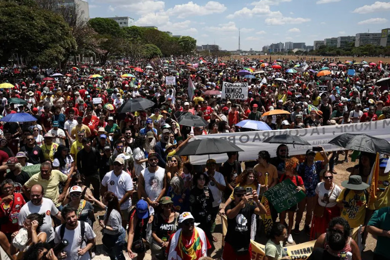 Manifestação em Brasília: 'Congresso inimigo do povo' e 'sem anistia' foram exibidos em cartazes (Foto: Marcelo Camargo/ABr)
