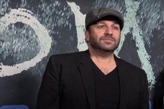 Brad Everett Young era conhecido pela série médica da TV (Imagem: E! News/YouTube/Reprodução)