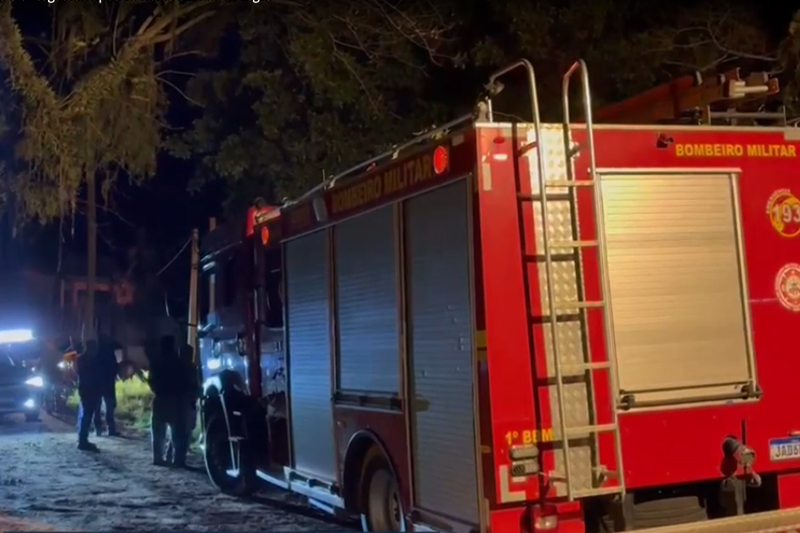Bombeiros resgataram religiosos na madrugada desta segunda-feira (Imagem: G1/YouTube/Reprodução)