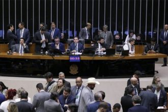 Plenário da Câmara: deputados aprovaram projeto de lei que os blinda contra processos e prisões (Foto: Kayo Magalhães/Agência Câmara)
